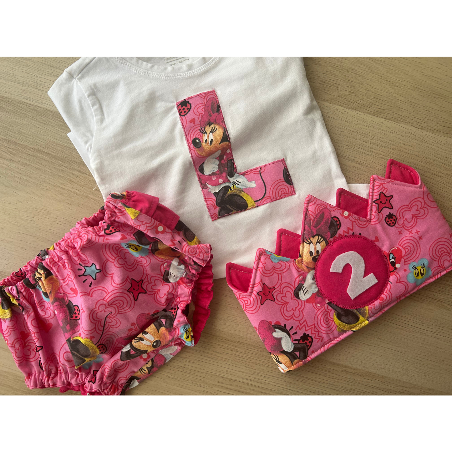 Conjunto cumpleaños Corona, cubrepañal y camiseta