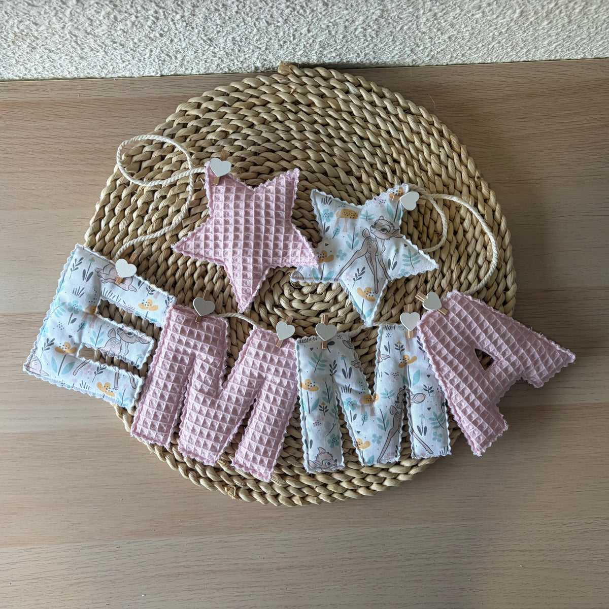 Guirnalda personalizada para habitación de bebé