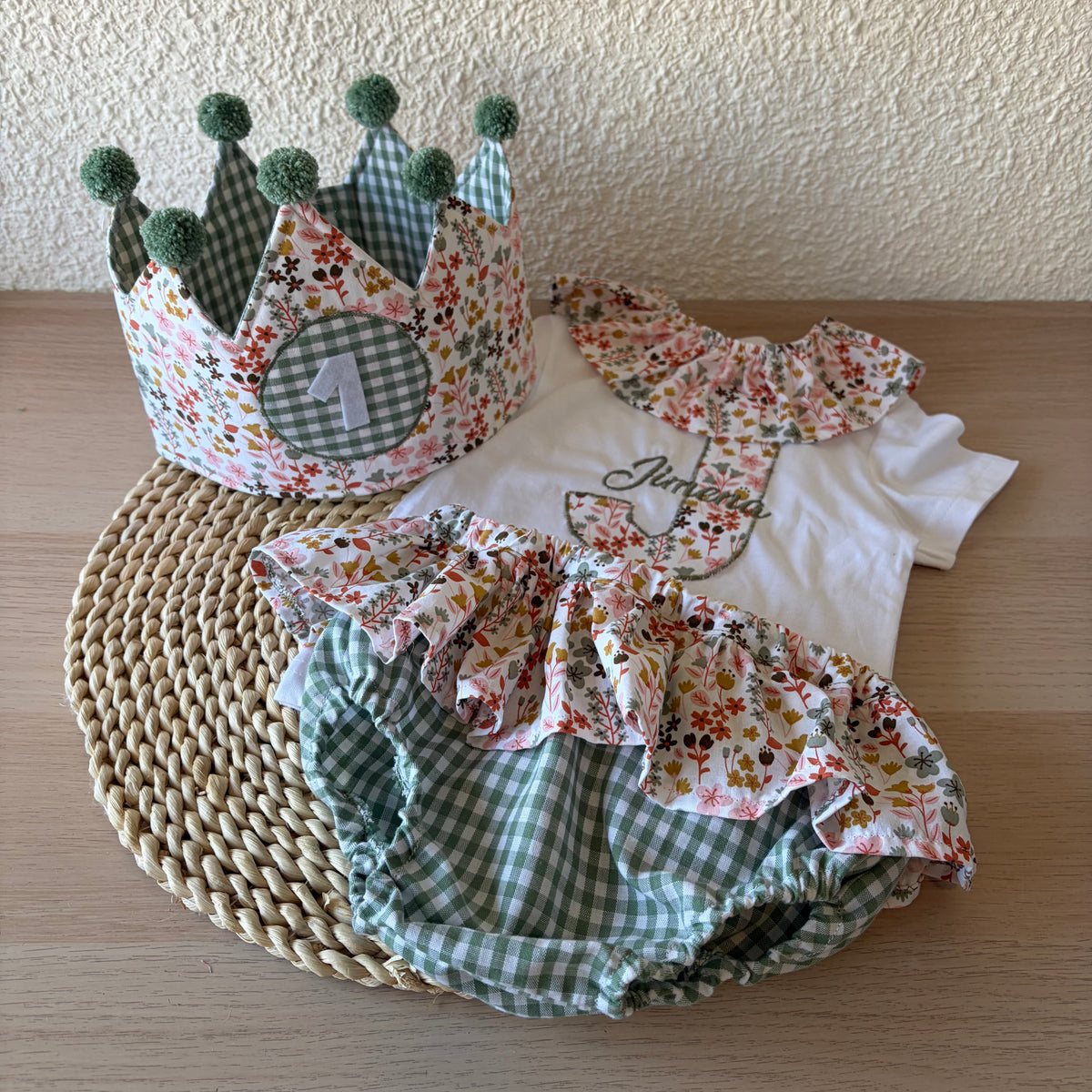 Corona Cumpleaños Personalizada, Camiseta Personalizada y Cubrepañal Personalizado