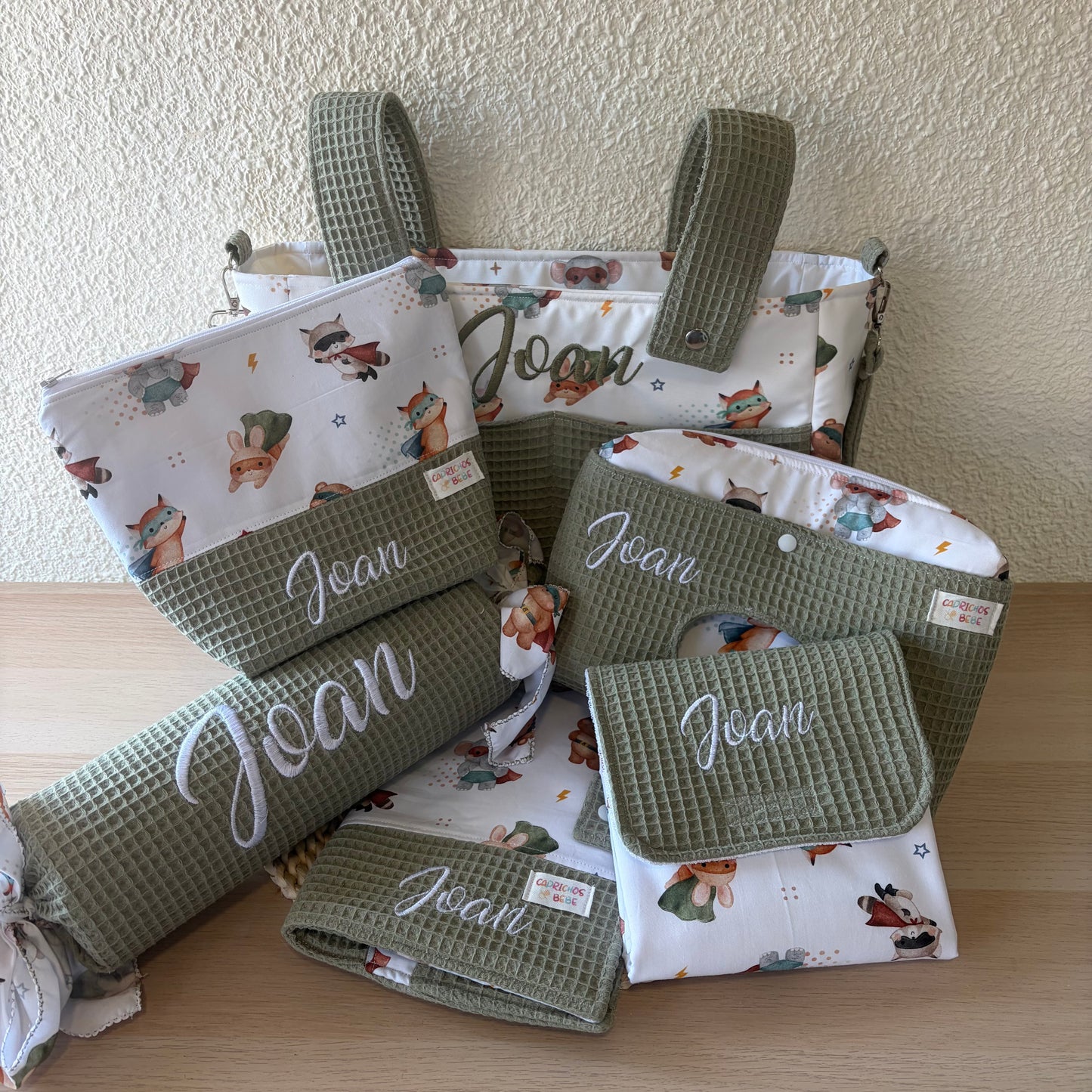 Bolso Grande, Neceser Pañalera, Portadocumentos, Cambiador, Neceser Grande y Cojin Antivuelco Personalizado