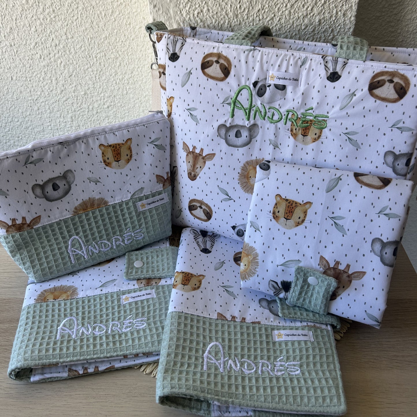 Canastilla Bebé Personalizada Completa con Nombre – Set con Bolso Bombonera, Neceser, Cambiador, Portatoallitas y Portadocumentos