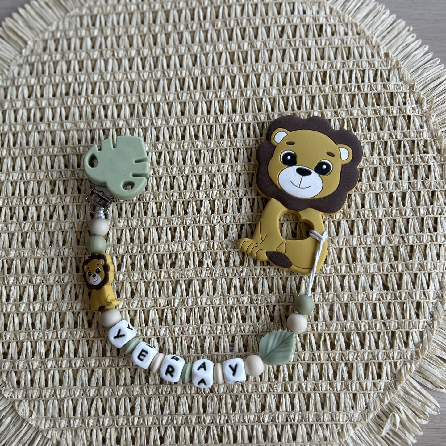 Chupetero Silicona León Personalizado (Clip Hoja)