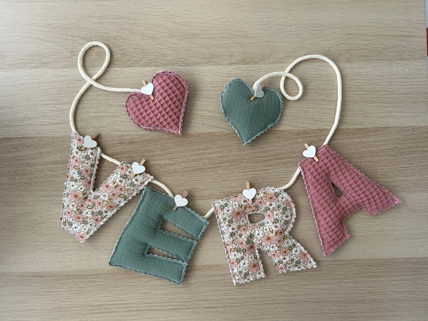 Guirnalda nombre 4 letras