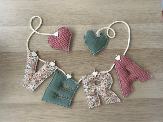 Guirnalda nombre 4 letras