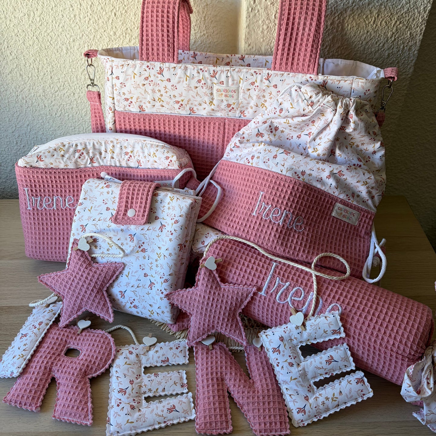 canastilla con bolso classic con bolsillos, pañalera, cambiador, neceser, guirnalda y bolsa infantil + cojin antivuelco