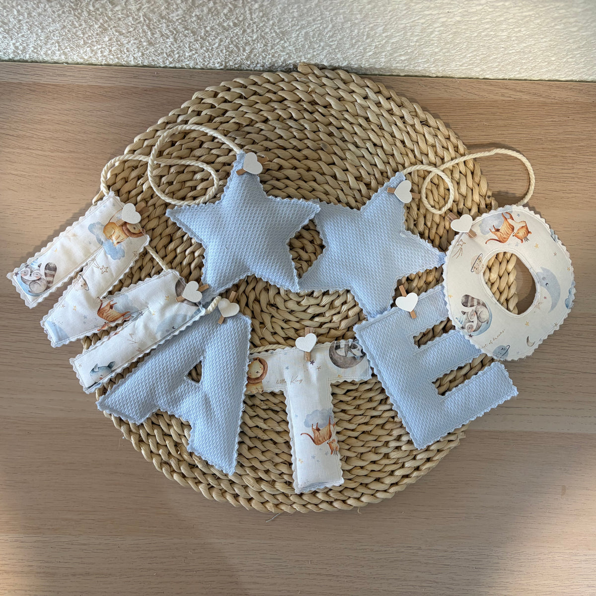 Decoración personalizada con nombre para habitación infantil