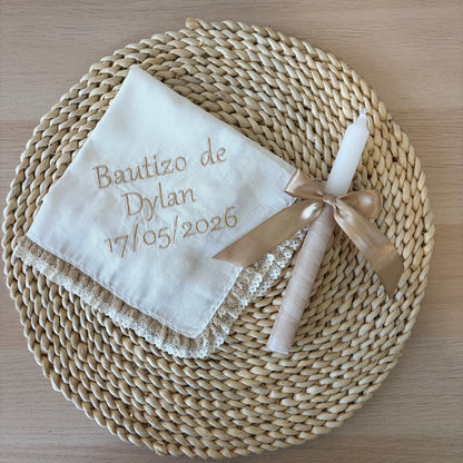Pañuelo y vela de bautizo personalizados