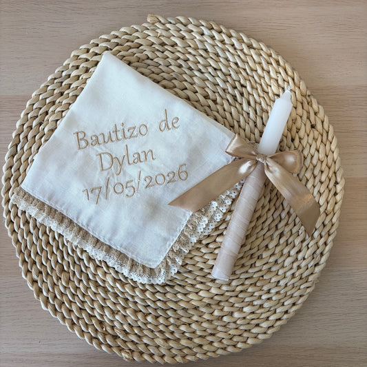 Pañuelo y vela de bautizo personalizados
